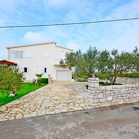 Tino Apartmán