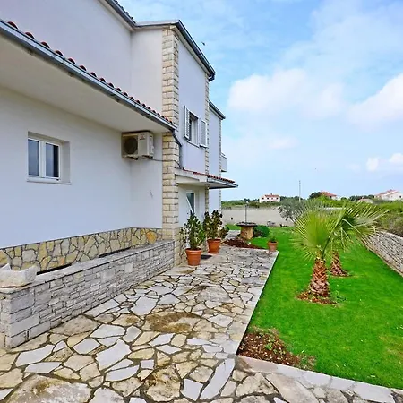 Tino Apartmán *